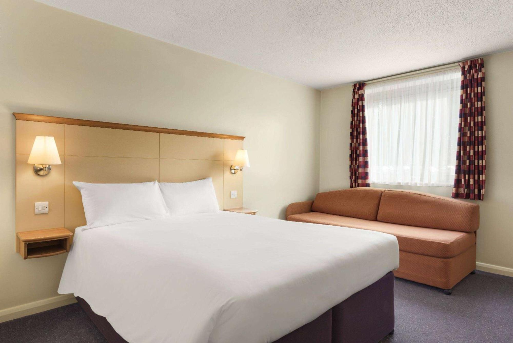 Days Inn Cannock - Norton Canes Exterior foto
